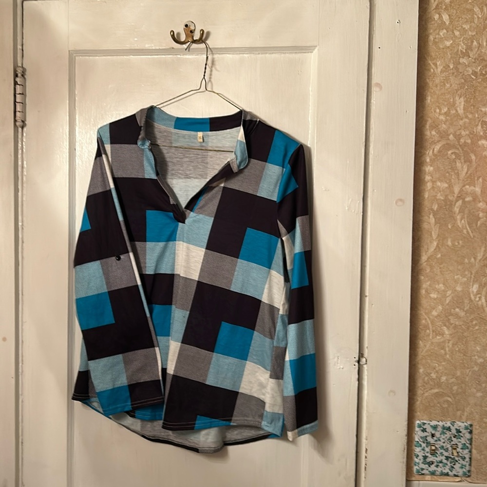 Soft V-neck long sleeve top